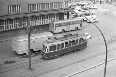 {short description of image}